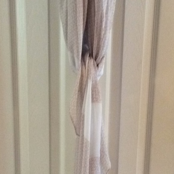 Michael Kors shawl and scarf. - Picture 4 of 8